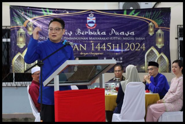 Datuk Dexter Lau ketika berucap pada Jelajar Iftar di Beaufort.