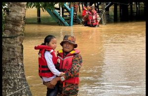 Bomba Pindahkan 7 Mangsa Banjir di Tawau