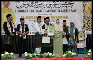 Azizah Terima Anugerah Tokoh Maulidur Rasul Peringkat Daerah Beaufort