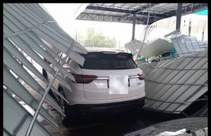 Enam Kereta Dihempap Siling Stesen Minyak Runtuh