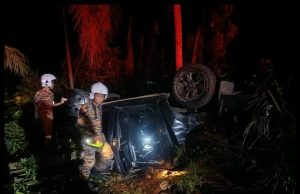 Lima Cedera Dalam Kemalangan, Hilux Terbabas Dan Terbalik Di Jalan Sandakan-Kinabatangan