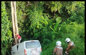 Satu Maut, Satu Cedera, Van Terbabas Dan Jatuh Gaung Di Jalan Keningau-Kimanis