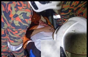 Remaja Lelaki Cedera, Proton Wira Dipandu Terbabas Sendiri Di Bahu Jalan