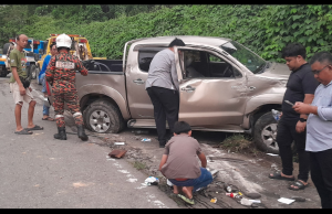 Warga Emas Cedera Parah, Dua Mangsa Cedera Ringan, Hilux Terbabas Sendiri