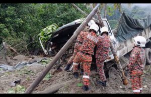 Lelaki Warga Emas Maut Tersepit, Lori 10 Tan Dipandu Terbabas Sendiri Ke Tepi Jalan