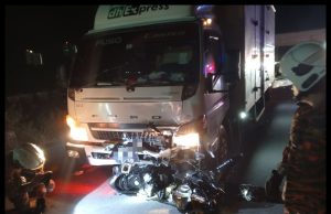 Remaja Lelaki Cedera, Motor Ditunggang Berlanggar Lori 3 Tan