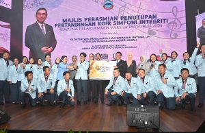 KKR, Pejabat Hal Ehwal Dalam Negeri & Penyelidikan rangkul johan Koir Simfoni Integriti 2025