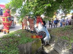 Lelaki Maut Tersepit, Myvi Dipandu Terbabas Masuk Longkang di Keningau